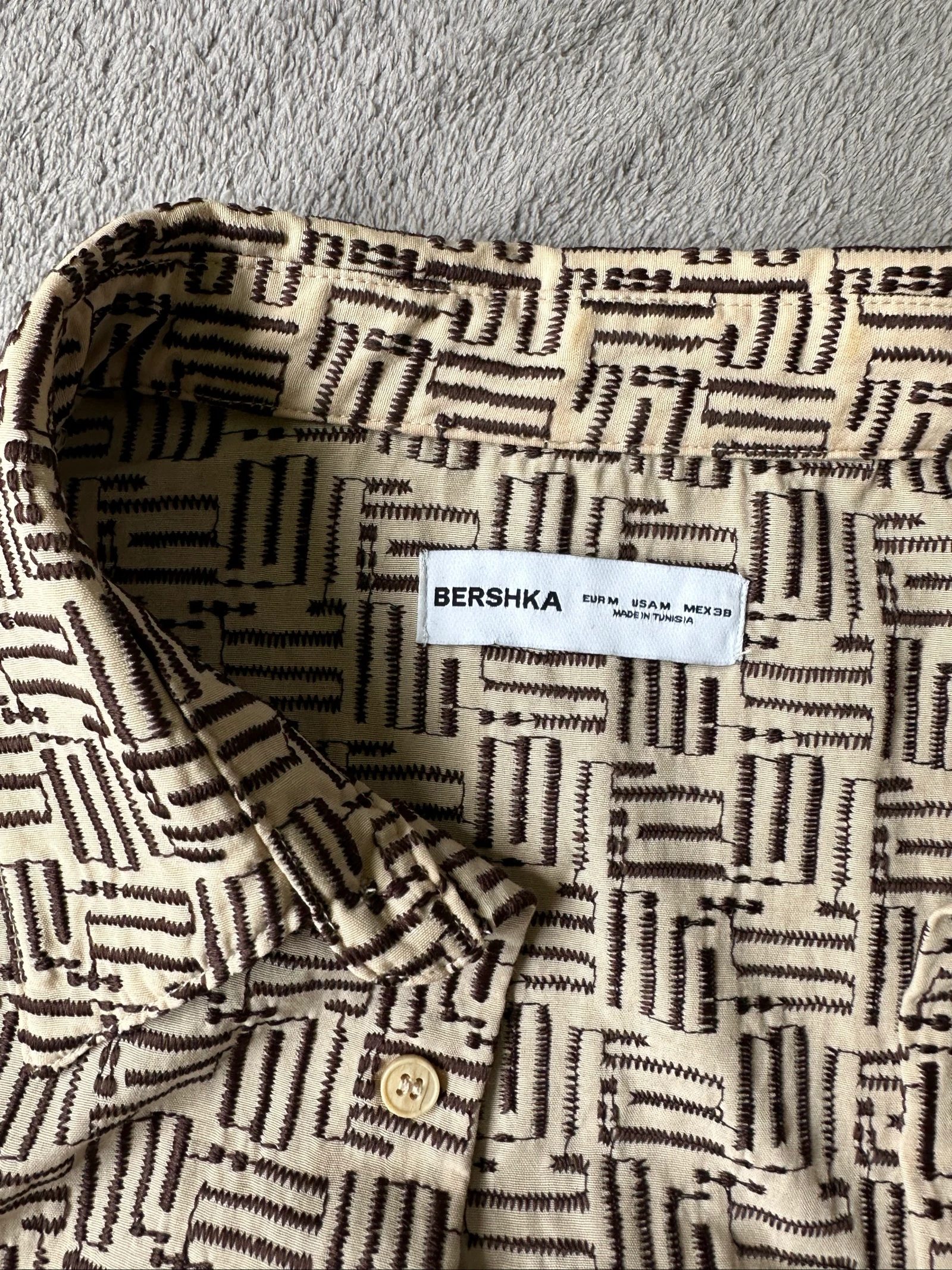 Camisa Bershka Estampa Geométrica Bege e Marrom Tamanho M – photo 2